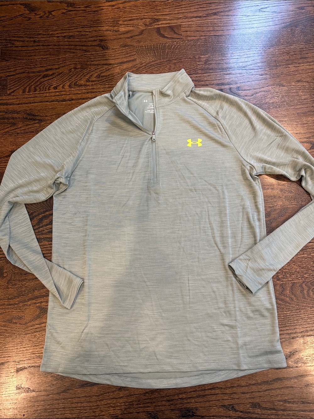 Under Armour Men’s green NWOT 1/4 Zip Pullover with Yellow Logo light weight